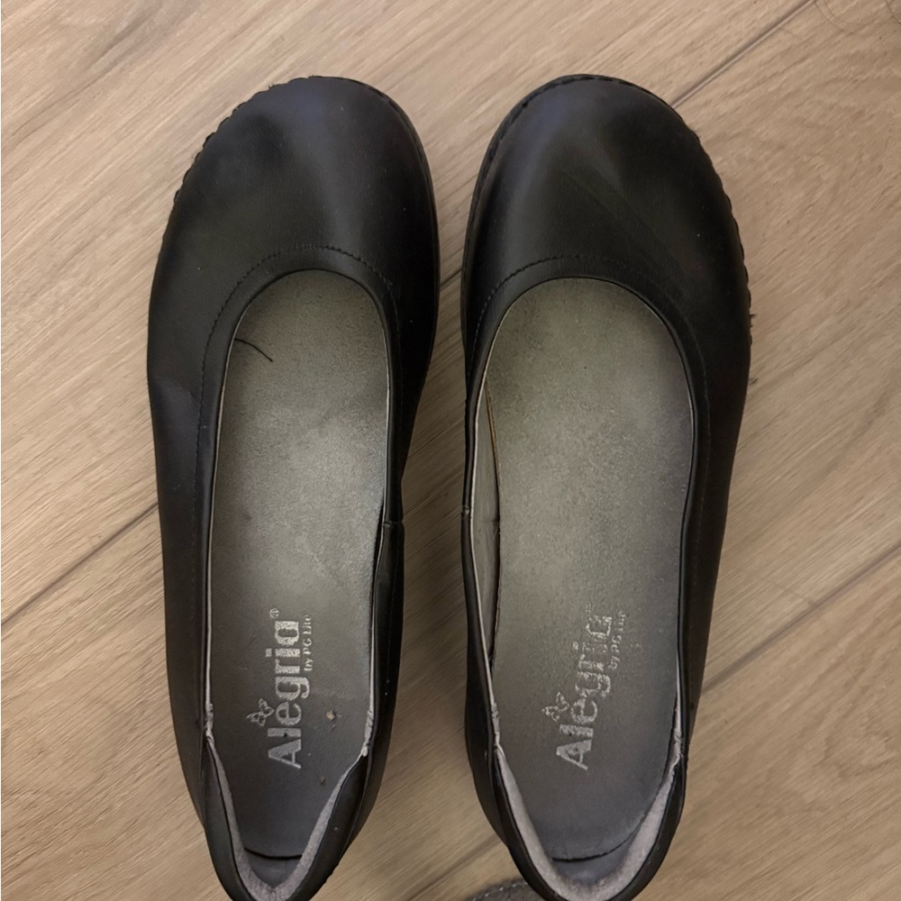 Alegria Black Flats Sleek Minimalist Loafers size 8.5